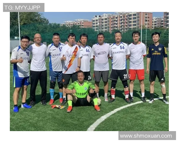 上海足球队的奋斗历程与荣耀追寻：一段不屈不挠的足球纪实之旅